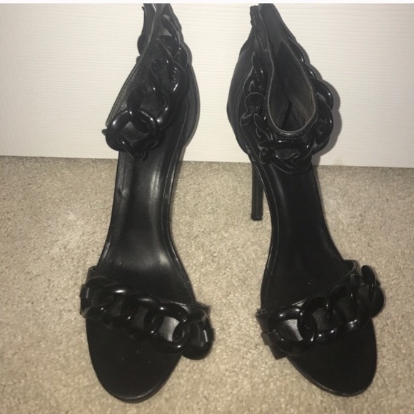 SOLD🔥Windsor chainlink pumps - Picture 2 of 4